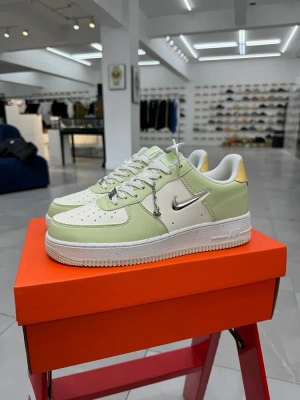 Nike Air Force 1